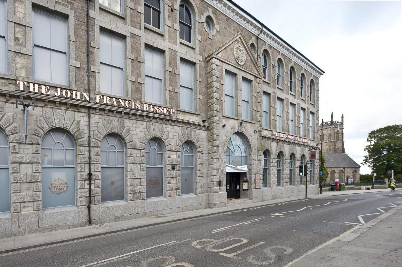 The John Francis Basset Wetherspoon Hotell Camborne Exteriör bild