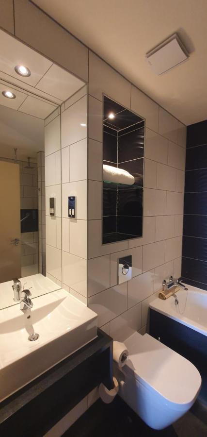 The John Francis Basset Wetherspoon Hotell Camborne Exteriör bild
