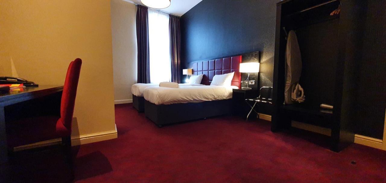 The John Francis Basset Wetherspoon Hotell Camborne Exteriör bild